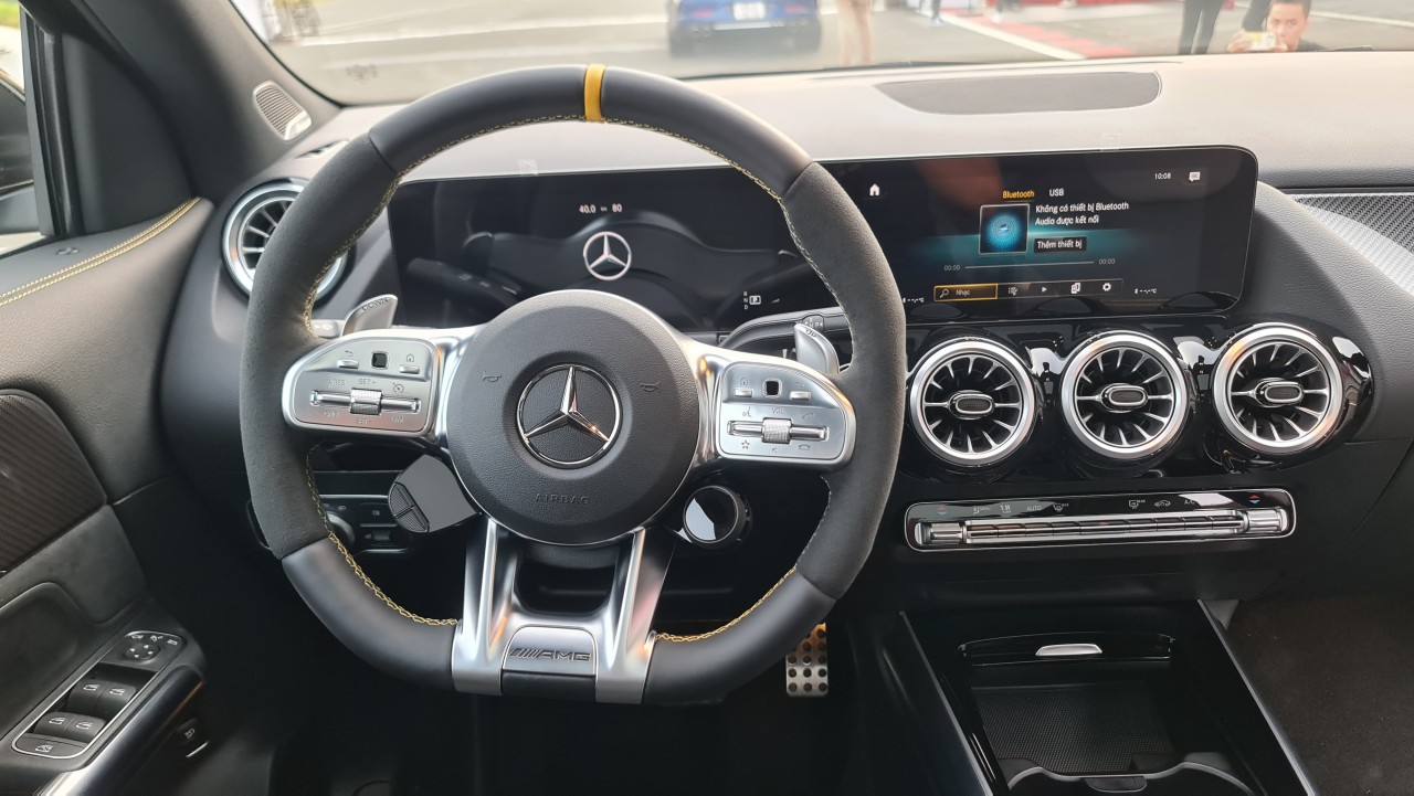 Cận cảnh Mercedes-AMG GLA 45 S thế hệ mới tại Việt Nam Cận cảnh Mercedes-AMG GLA 45 S thế hệ mới tại Việt Nam