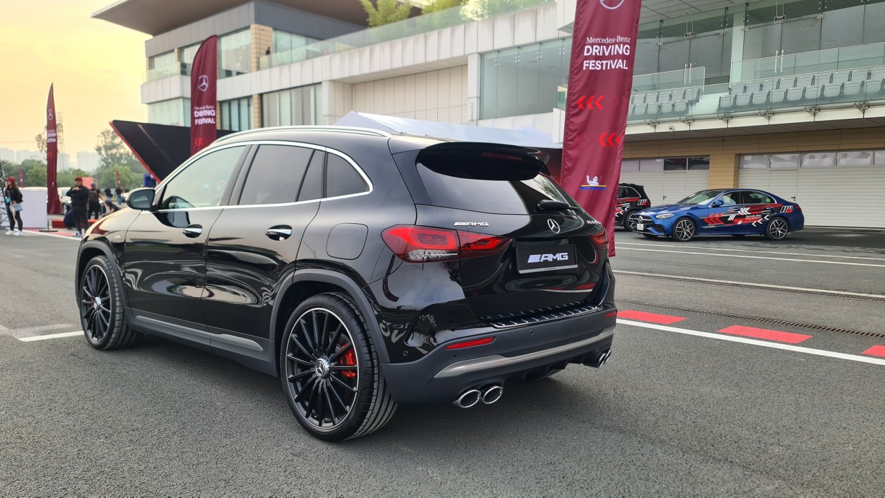 Cận cảnh Mercedes-AMG GLA 45 S 4MATIC thế hệ mới tại Việt Nam Cận cảnh Mercedes AMG GLA 45 S 4MATIC thế hệ mới tại Việt Nam