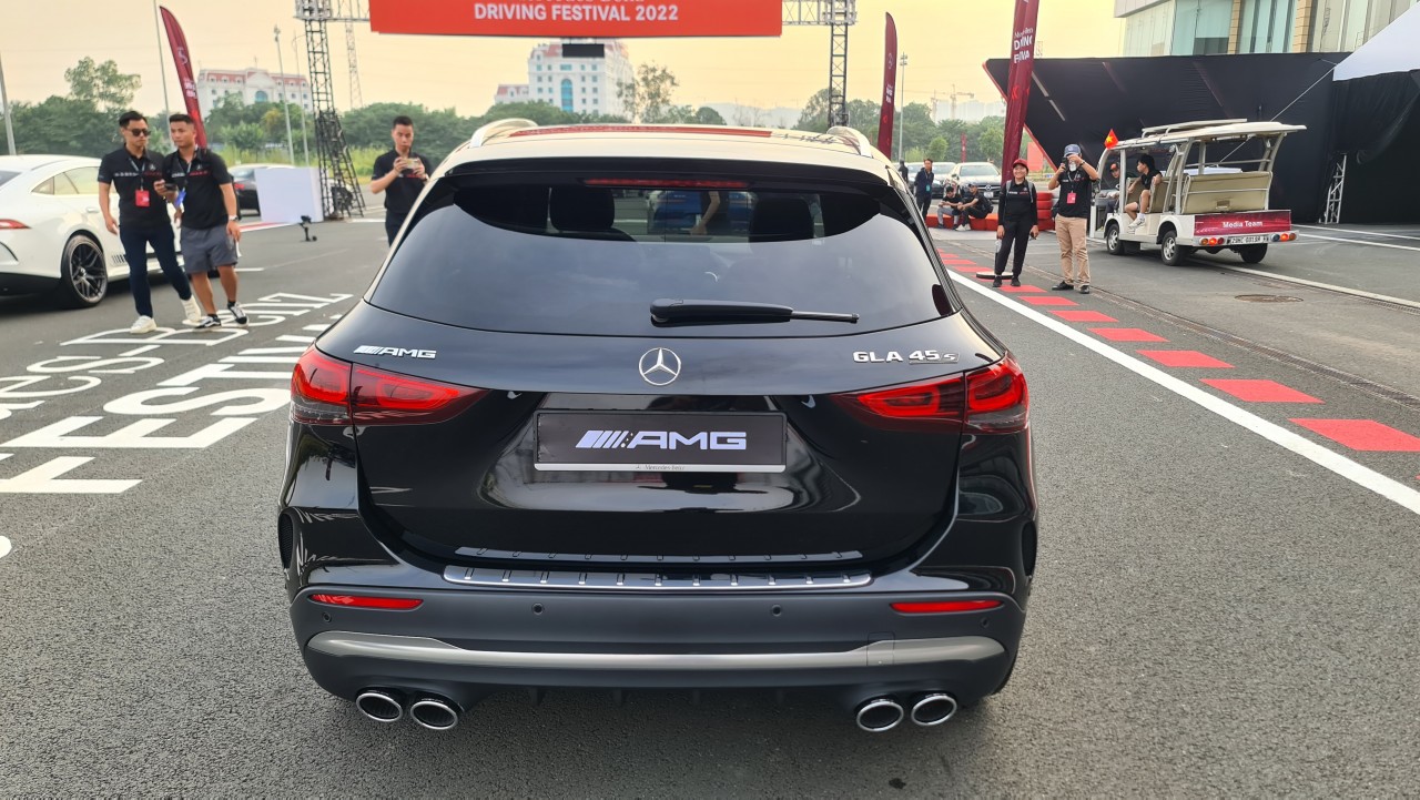 Cận cảnh Mercedes-AMG GLA 45 S 4MATIC thế hệ mới tại Việt Nam Cận cảnh Mercedes-AMG GLA 45 S 4MATIC thế hệ mới tại Việt Nam