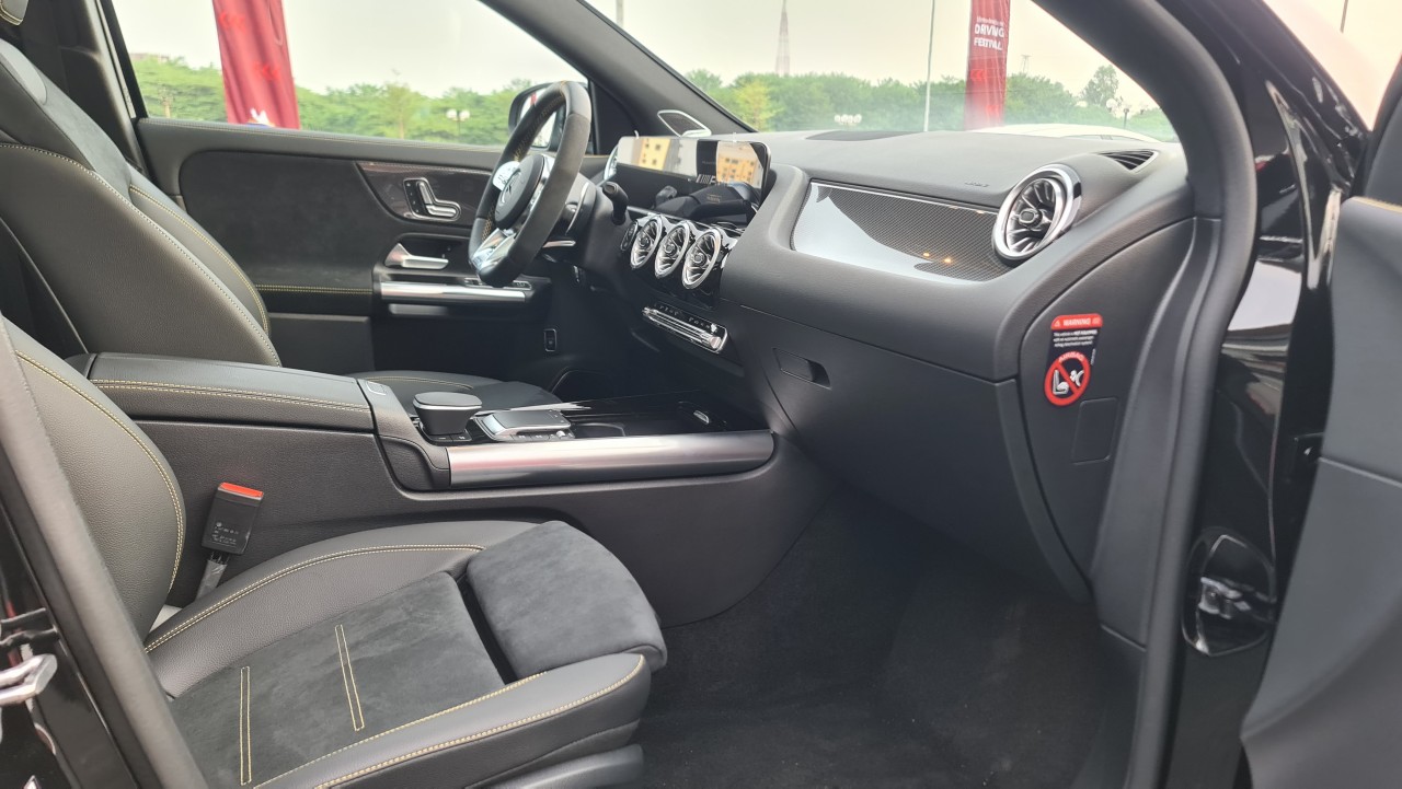 Cận cảnh Mercedes-AMG GLA 45 S thế hệ mới tại Việt Nam Cận cảnh Mercedes-AMG GLA 45 S thế hệ mới tại Việt Nam