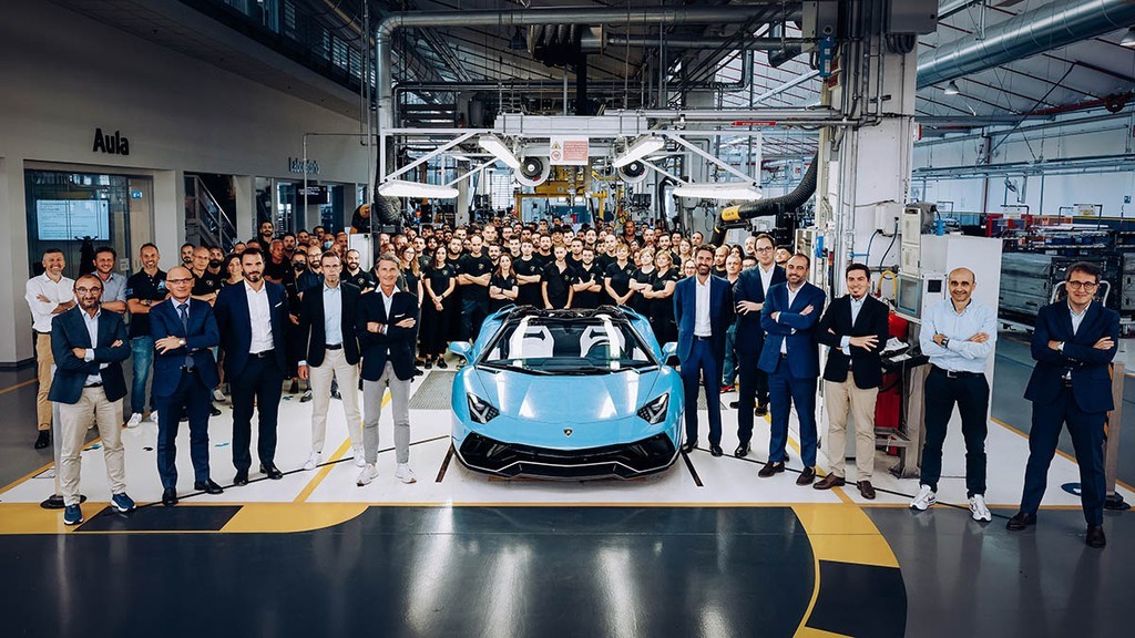 Lamborghini xuất xưởng chiếc Aventador cuối cùng Lamborghini xuất xưởng chiếc Aventador cuối cùng