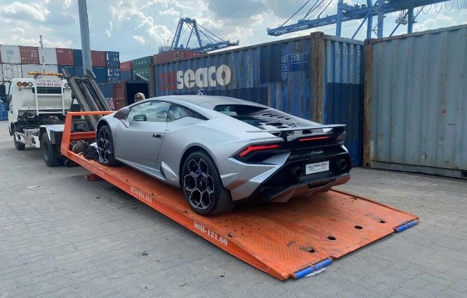 Siêu xe Lamborghini Huracan Tecnica giá từ 19 tỷ tiếp tục đặt chân đến Việt Nam Lamborghini Huracan Tecnica vừa về sở hữu màu sơn Grigio Nimbus hiếm có.