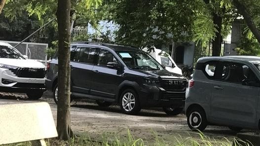 Bắt gặp MPV Trung Quốc giá rẻ xuất hiện tại Việt Nam