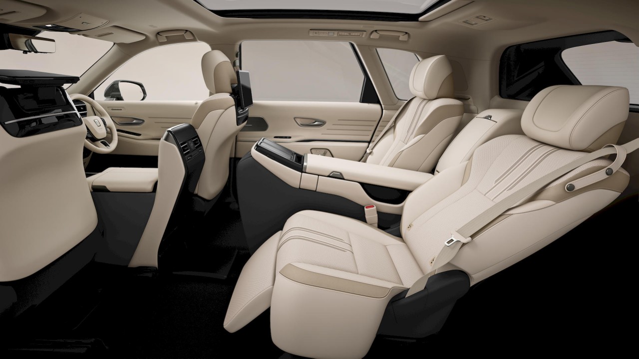 Cận cảnh xe 'dành cho chủ tịch' Toyota Century SUV vừa được ra mắt