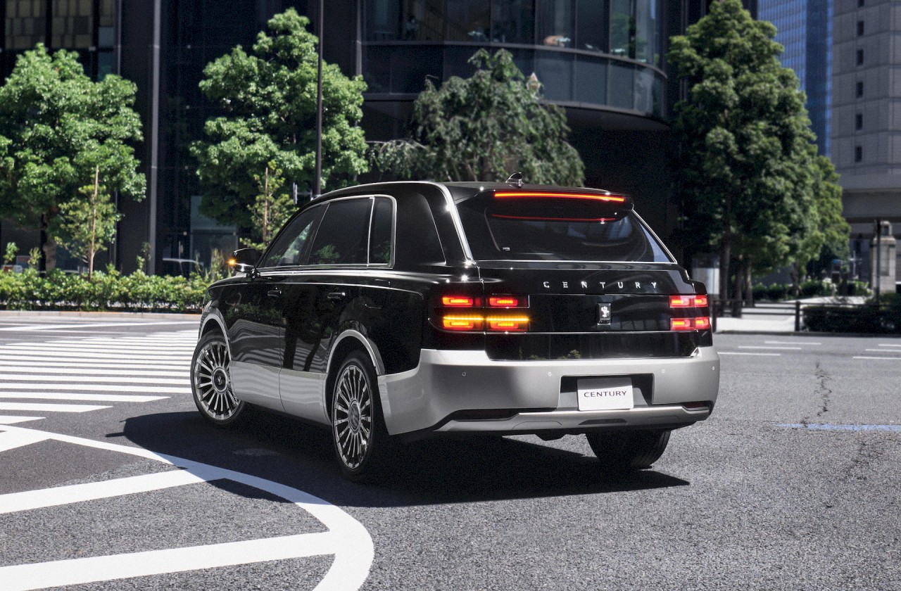 Cận cảnh Toyota Century SUV vừa được ra mắt