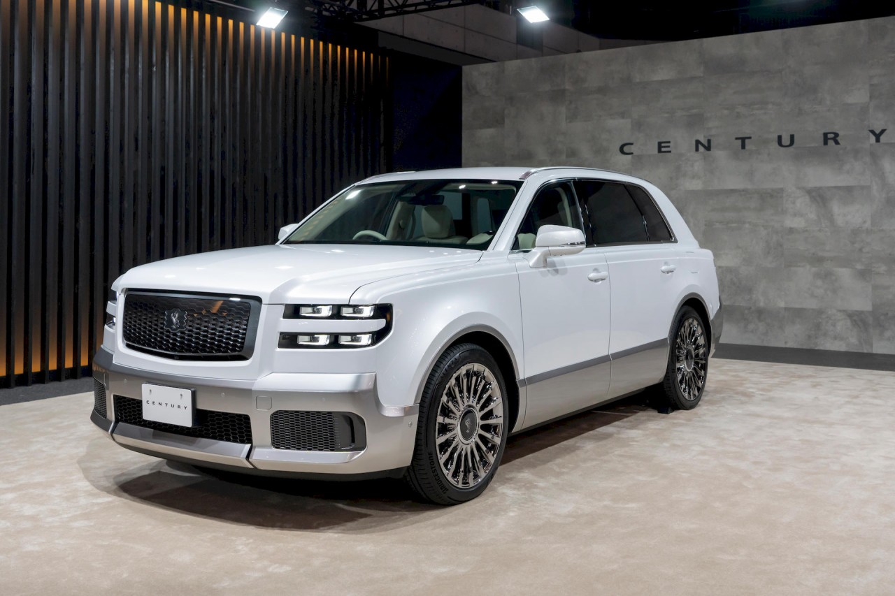 Cận cảnh xe 'dành cho chủ tịch' Toyota Century SUV vừa được ra mắt