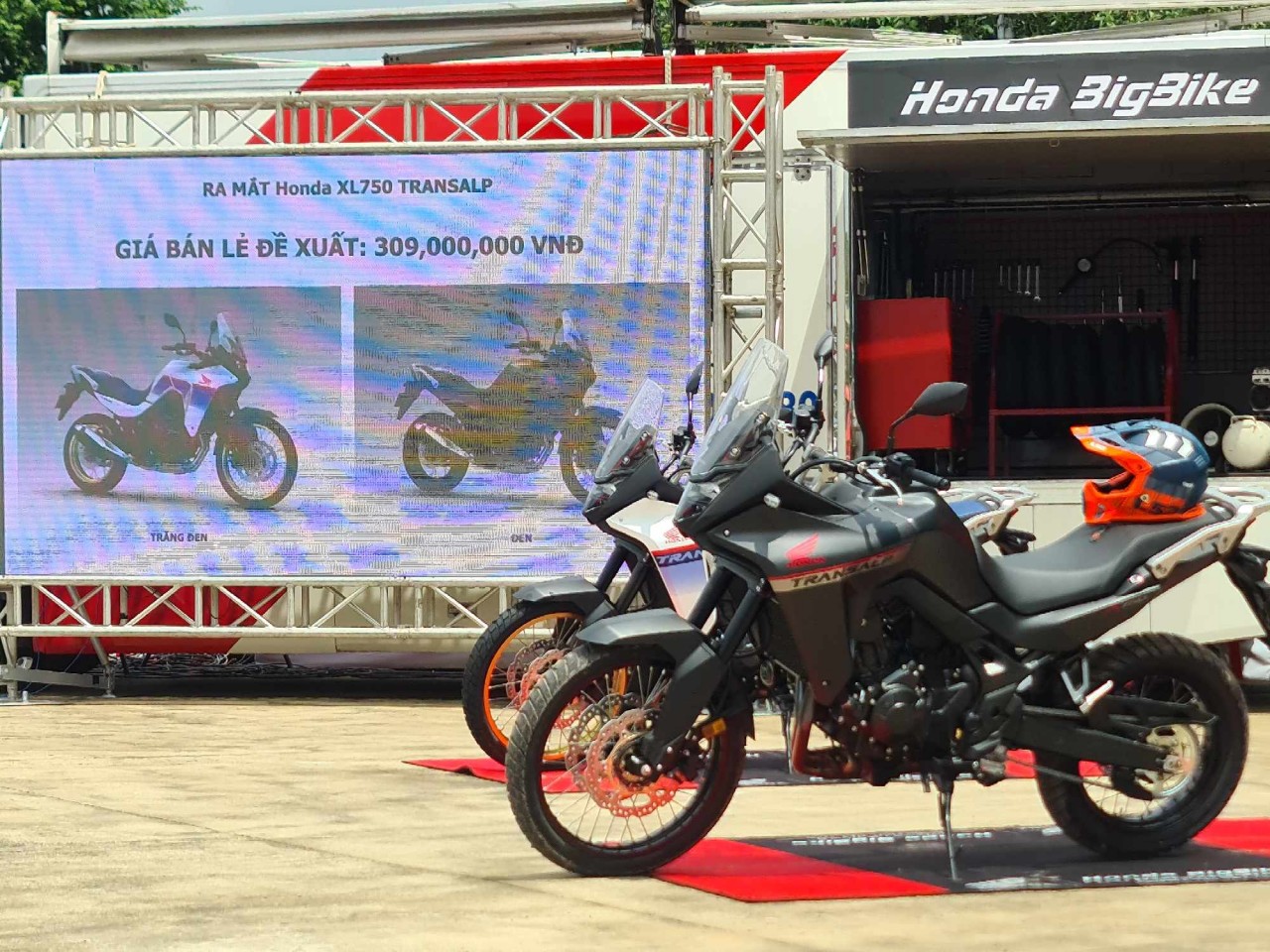 Mô tô đa địa hình Honda XL750 Transalp ra mắt tại Việt Nam Mô tô đa địa hình Honda XL750 Transalp ra mắt tại Việt Nam
