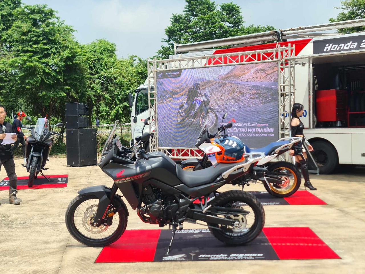 Mô tô đa địa hình Honda XL750 Transalp ra mắt tại Việt Nam Mô tô đa địa hình Honda XL750 Transalp ra mắt tại Việt Nam