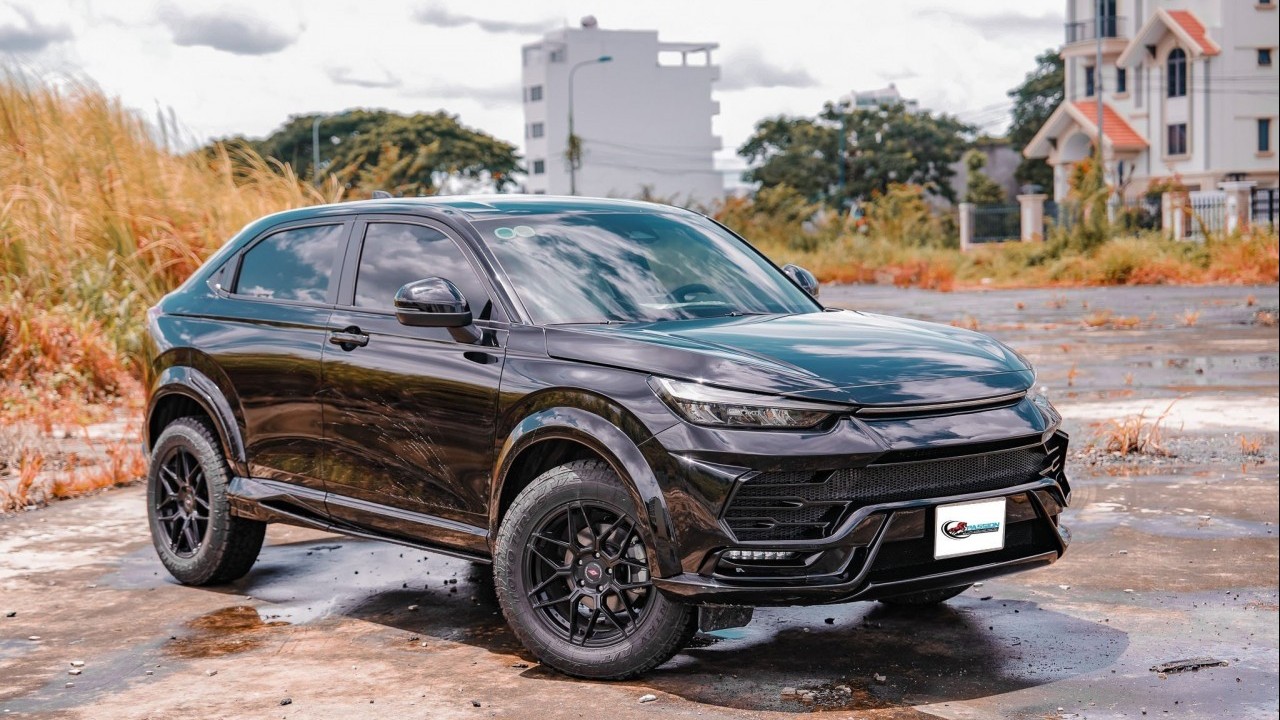Thợ Việt 'hô biến' Honda HR-V thành Lamborghini Urus