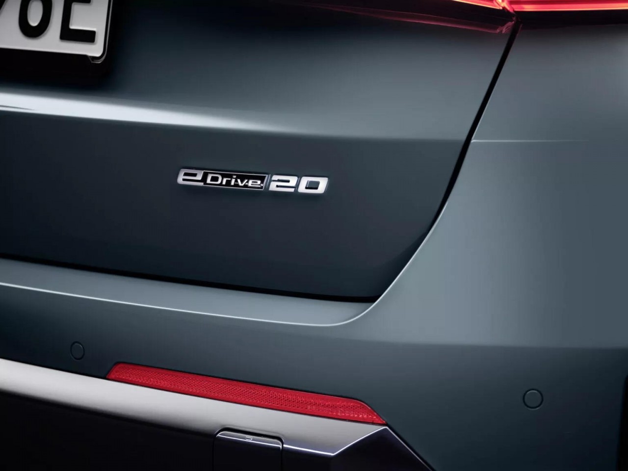 iX1 eDrive20 - mẫu xe điện 'em út' trong gia đình BMW