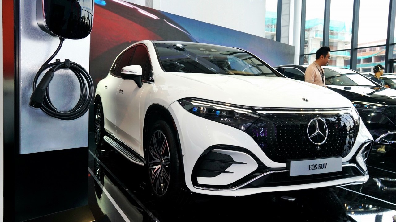 Soi chi tiết xe điện Mercedes-Benz EQS 500 4Matic giá 5 tỷ đồng