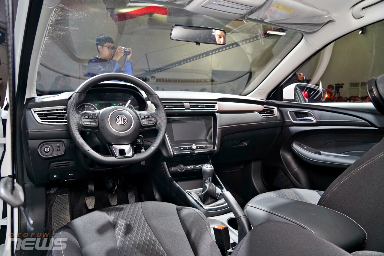 Sedan cỡ C MG5 giảm giá sập sàn tại đại lý, rẻ hơn xe cỡ A Sedan cỡ C MG5 giảm giá sập sàn tại đại lý, rẻ hơn xe cỡ A
