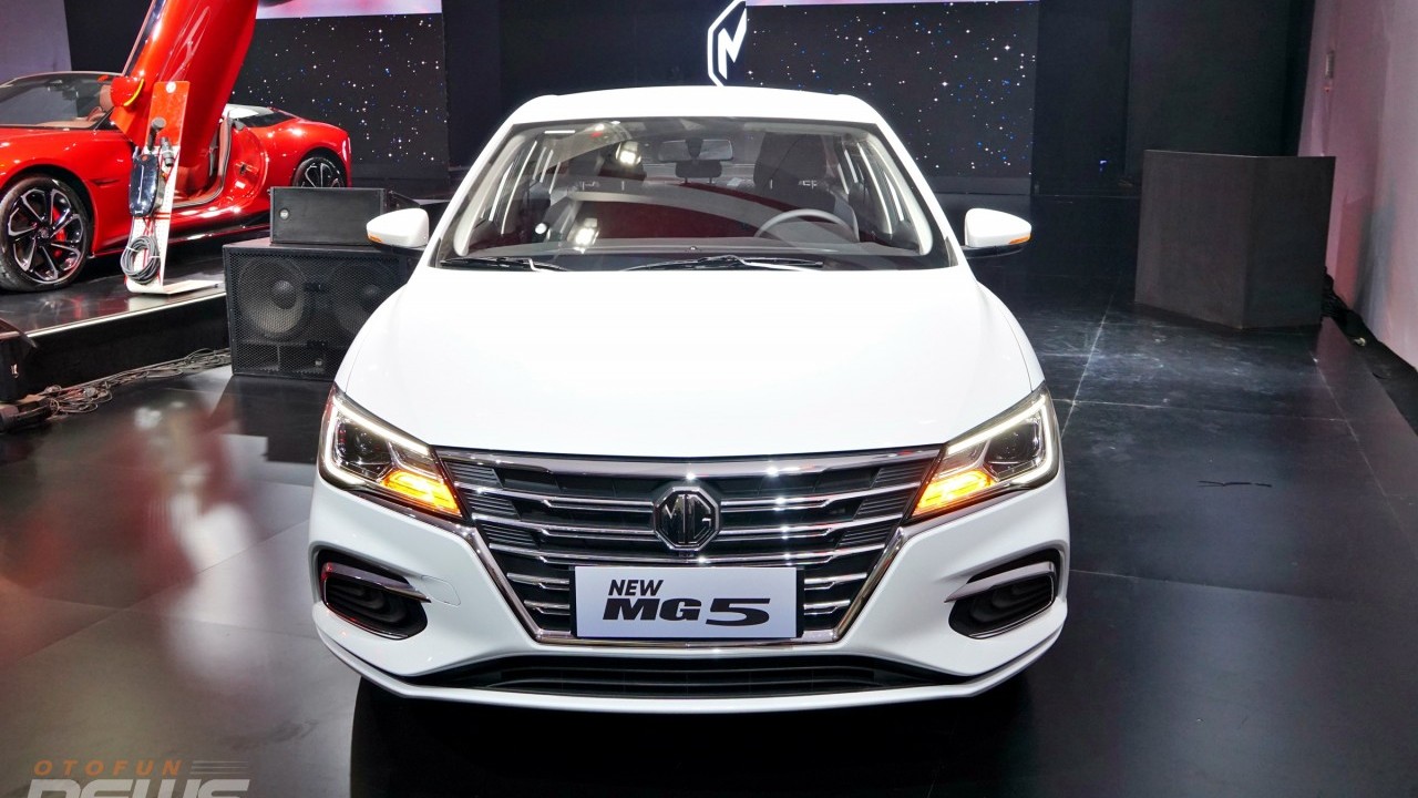 Sedan cỡ C MG5 giảm giá sập sàn tại đại lý, rẻ hơn xe cỡ A
