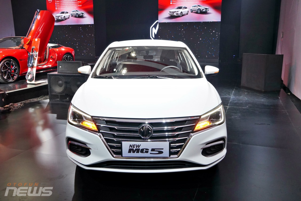 Sedan cỡ C MG5 giảm giá sập sàn tại đại lý, rẻ hơn xe cỡ A Sedan cỡ C MG5 giảm giá sập sàn tại đại lý, rẻ hơn xe cỡ A