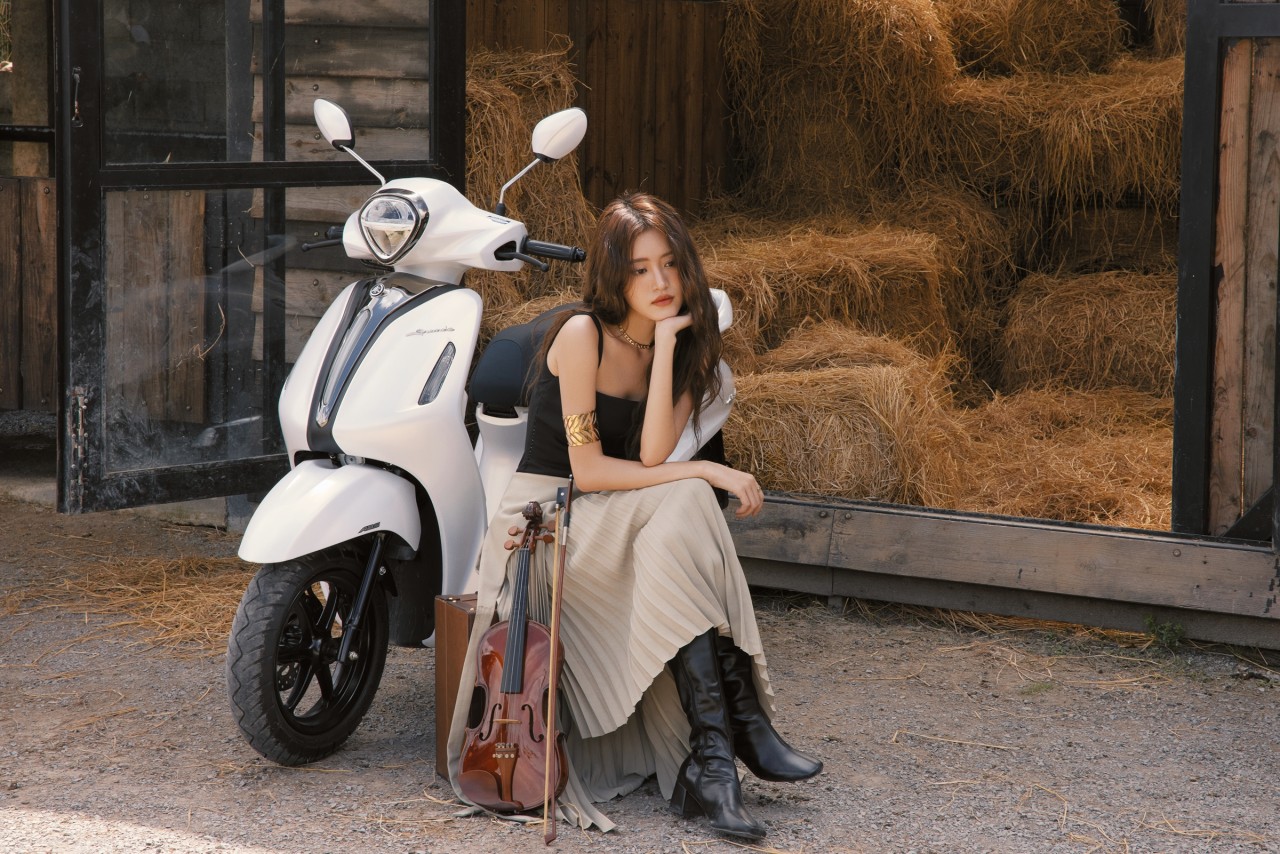 Diễn viên Trâm Ngô tạo dáng thanh lịch cùng Yamaha Grande Diễn viên Trâm Ngô tạo dáng thanh lịch cùng Yamaha Grande