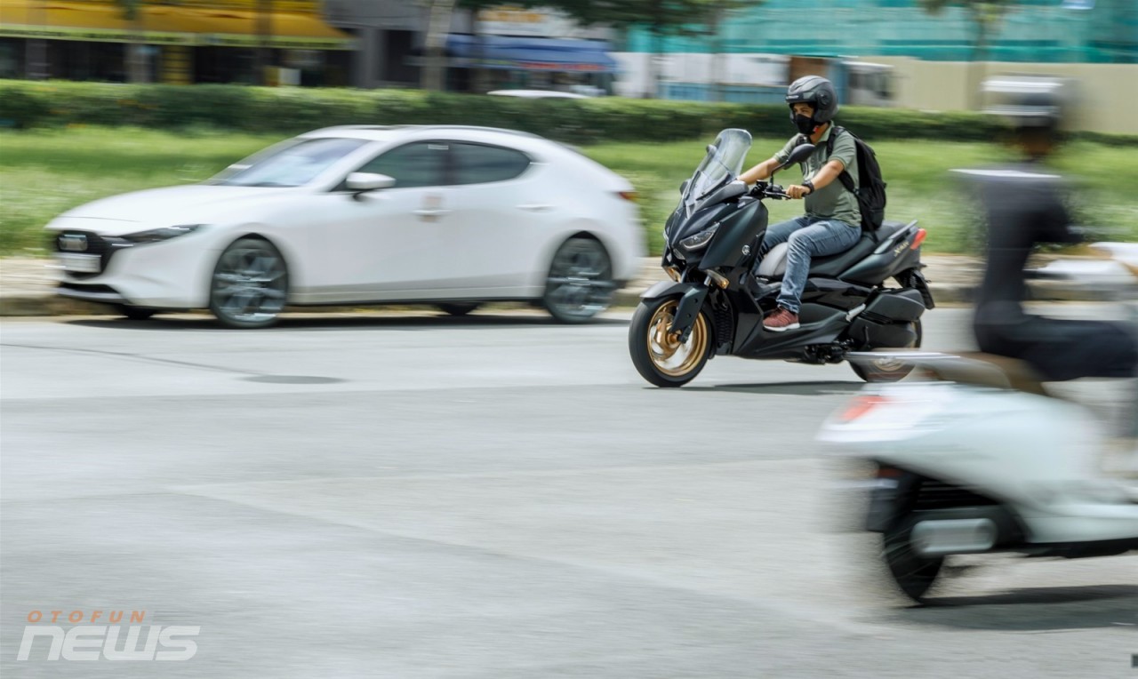 Đánh giá Yamaha XMAX 300: Đi phượt hay chạy phố đều khỏe Đánh giá Yamaha XMAX 300: Đi phượt hay chạy phố đều khỏe