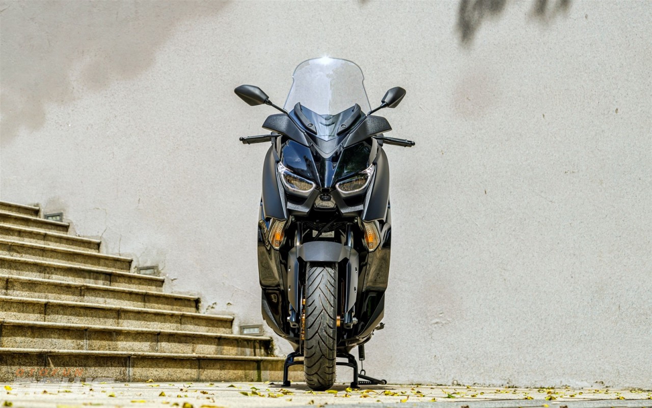 Đánh giá Yamaha XMAX 300: Đi phượt hay chạy phố đều khỏe Đánh giá Yamaha XMAX 300: Đi phượt hay chạy phố đều khỏe