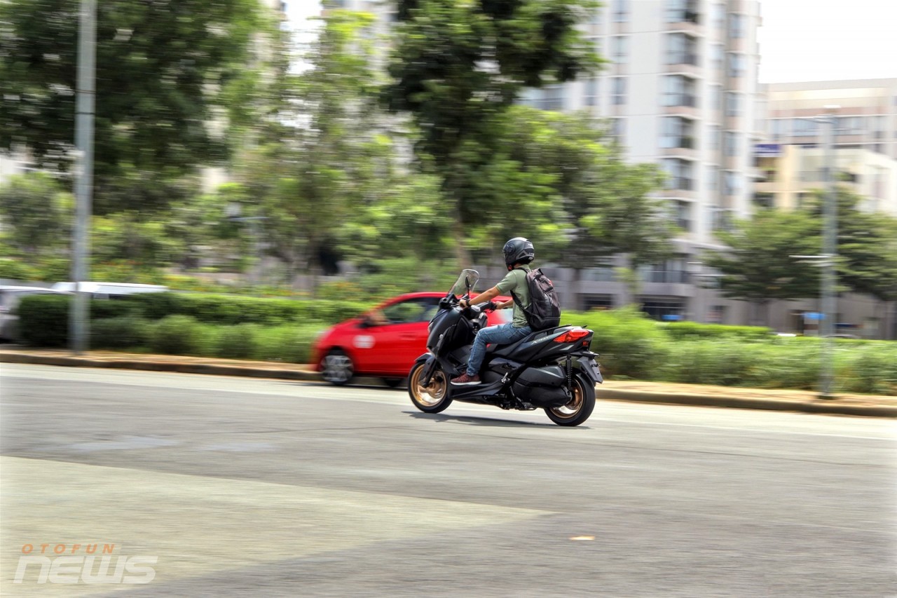 Đánh giá Yamaha XMAX 300: Đi phượt hay chạy phố đều khỏe Đánh giá Yamaha XMAX 300: Đi phượt hay chạy phố đều khỏe