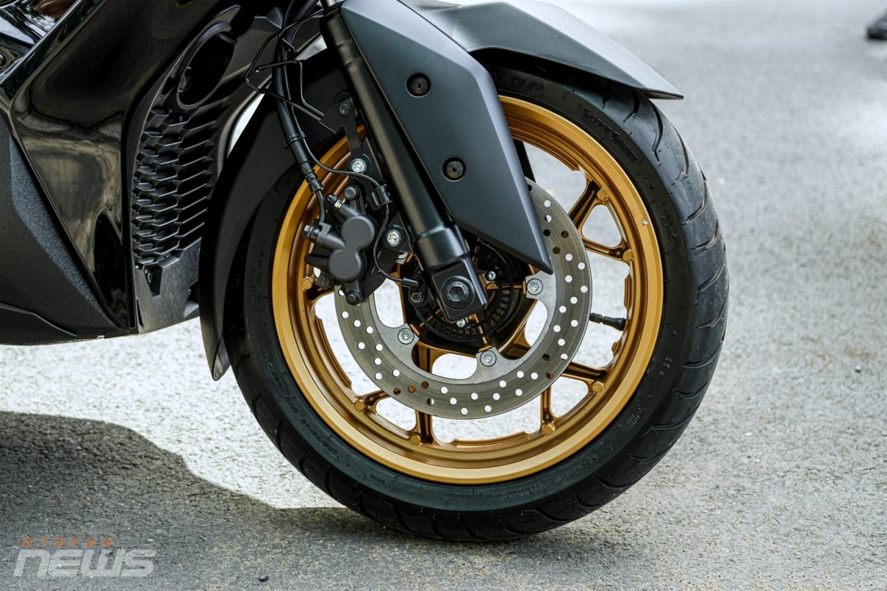 Đánh giá Yamaha XMAX 300: Đi phượt hay chạy phố đều khỏe Đánh giá Yamaha XMAX 300: Đi phượt hay chạy phố đều khỏe