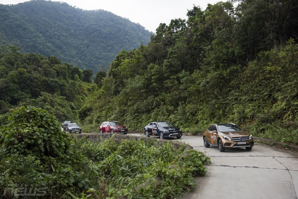 suventure extreme bang rung vuot suoi pha xe mercedes benz