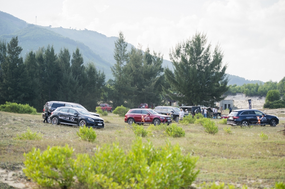 suventure extreme bang rung vuot suoi pha xe mercedes benz