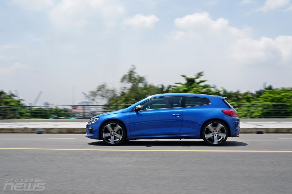Đánh giá nhanh Volkswagen Scirocco R: "Hot-hatch" dành cho tín đồ tốc độ danh gia nhanh volkswagen scirocco r hot hatch danh cho tin do toc do