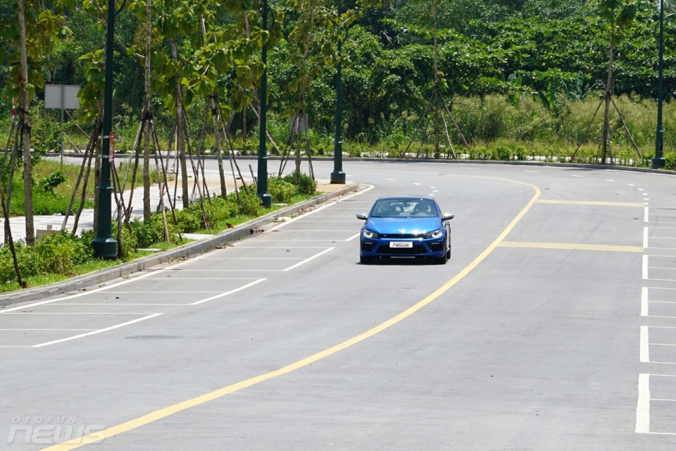 Đánh giá nhanh Volkswagen Scirocco R: "Hot-hatch" dành cho tín đồ tốc độ danh gia nhanh volkswagen scirocco r hot hatch danh cho tin do toc do
