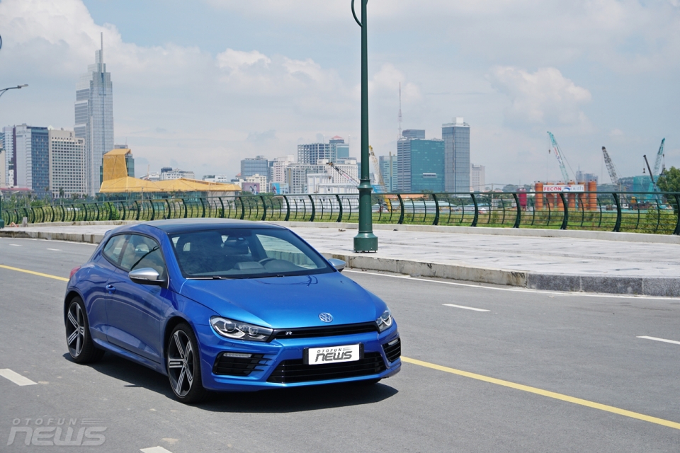 Đánh giá nhanh Volkswagen Scirocco R: "Hot-hatch" dành cho tín đồ tốc độ danh gia nhanh volkswagen scirocco r hot hatch danh cho tin do toc do