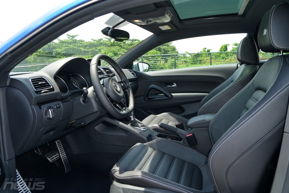 Đánh giá nhanh Volkswagen Scirocco R: "Hot-hatch" dành cho tín đồ tốc độ danh gia nhanh volkswagen scirocco r hot hatch danh cho tin do toc do