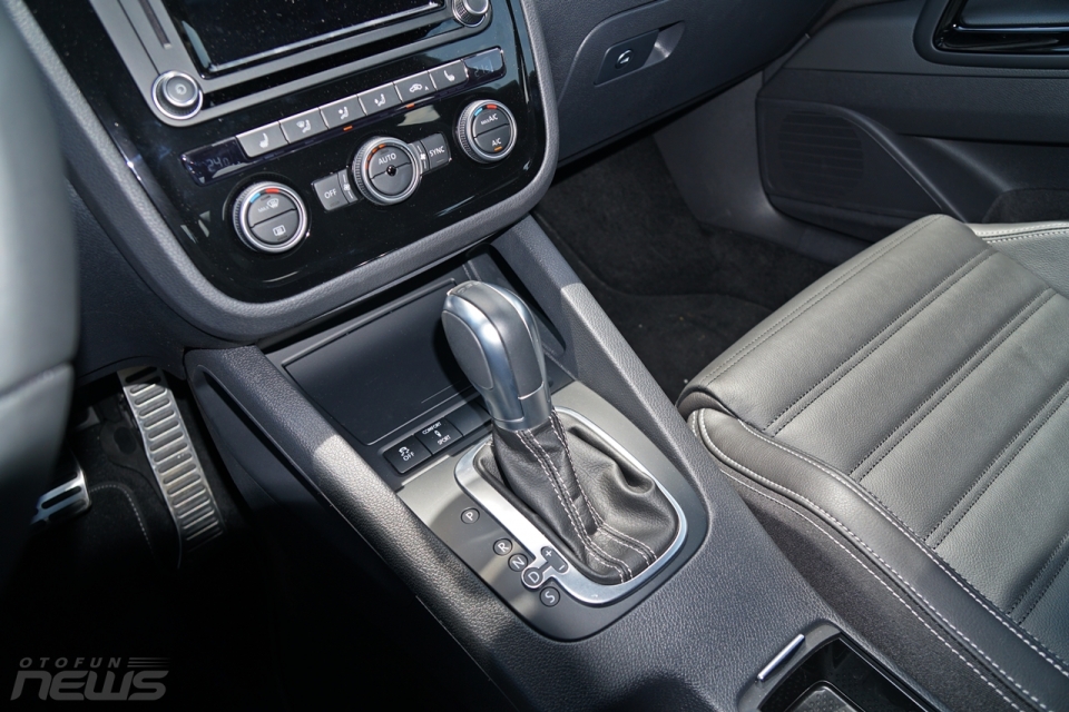 Đánh giá nhanh Volkswagen Scirocco R: "Hot-hatch" dành cho tín đồ tốc độ danh gia nhanh volkswagen scirocco r hot hatch danh cho tin do toc do