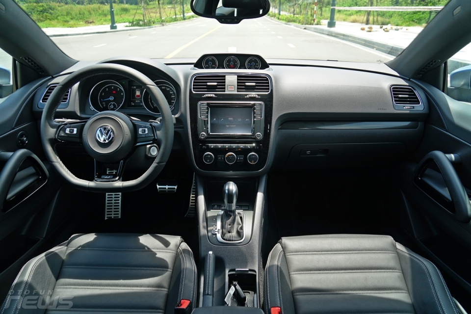 Đánh giá nhanh Volkswagen Scirocco R: "Hot-hatch" dành cho tín đồ tốc độ danh gia nhanh volkswagen scirocco r hot hatch danh cho tin do toc do