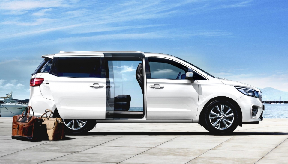 kia sedona moi co gia ban du kien tu 11 ty dong