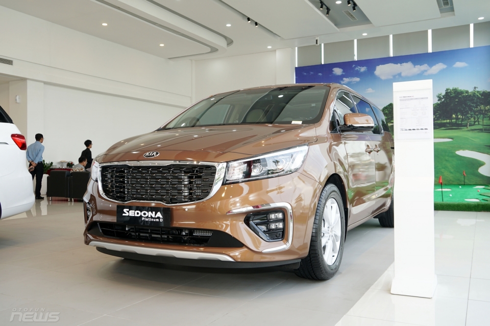 chi tiet kia sedona moi vua duoc ra mat