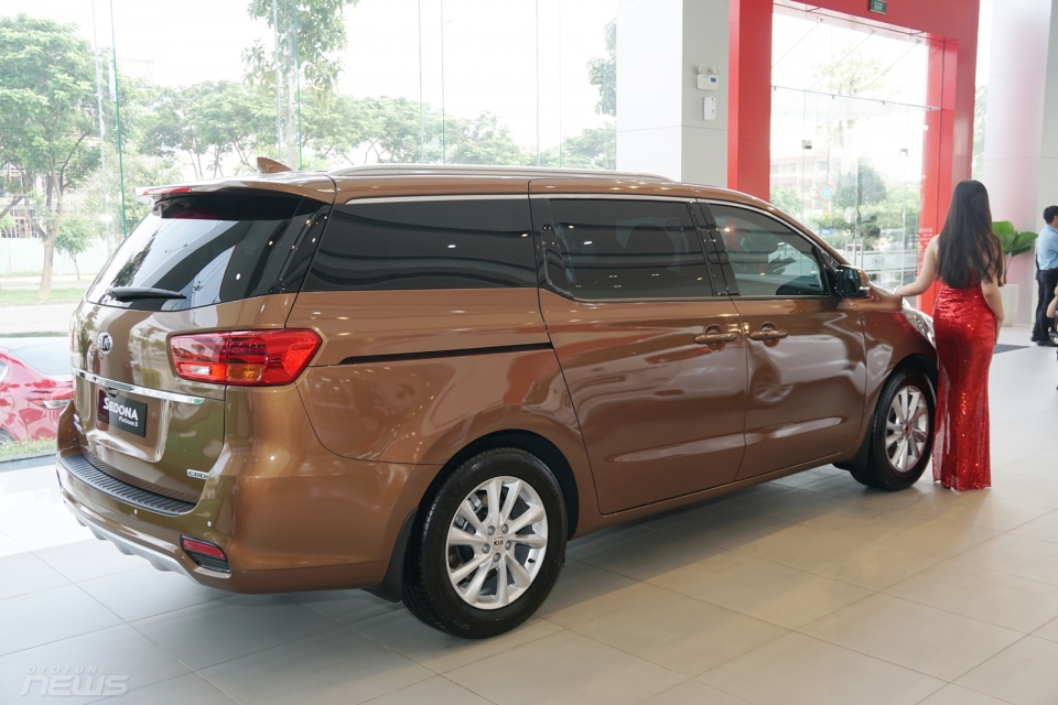 chi tiet kia sedona moi vua duoc ra mat