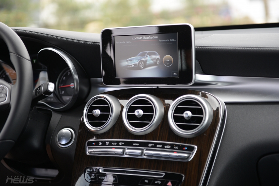 Trải nghiệm nhanh Mercedes-Benz GLC 200 giá 1,6 tỷ đồng trai nghiem nhanh mercedes benz glc 200 gia 16 ty re nhat trong dong glc