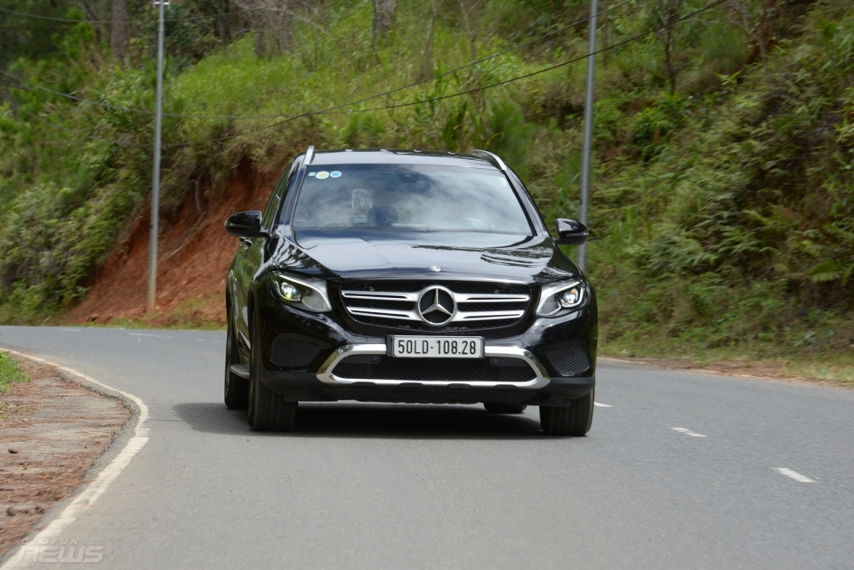 Trải nghiệm nhanh Mercedes-Benz GLC 200 giá 1,6 tỷ đồng trai nghiem nhanh mercedes benz glc 200 gia 16 ty re nhat trong dong glc