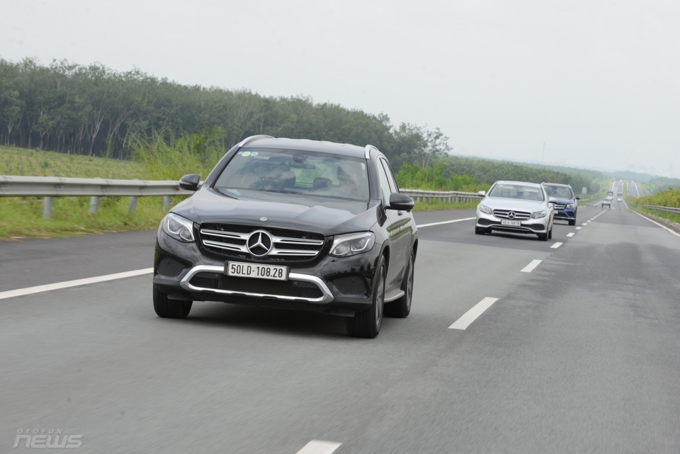Trải nghiệm nhanh Mercedes-Benz GLC 200 giá 1,6 tỷ đồng trai nghiem nhanh mercedes benz glc 200 gia 16 ty re nhat trong dong glc