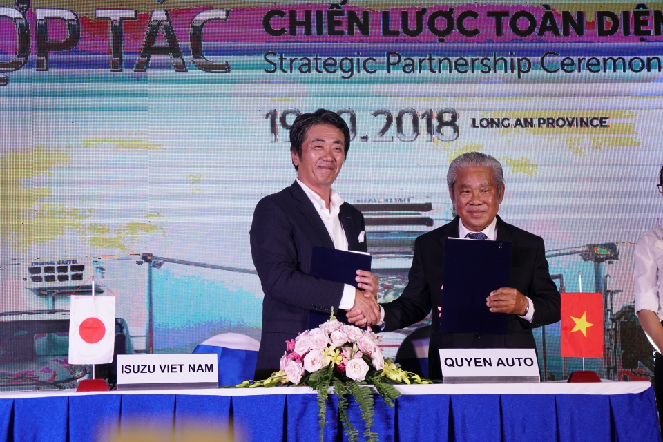 quyen auto va isuzu viet nam cong bo hop tac chien luoc