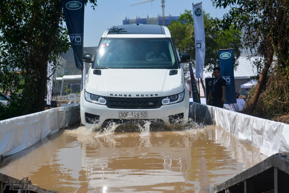 trai nghiem off road cung land rover tai trien lam o to viet nam