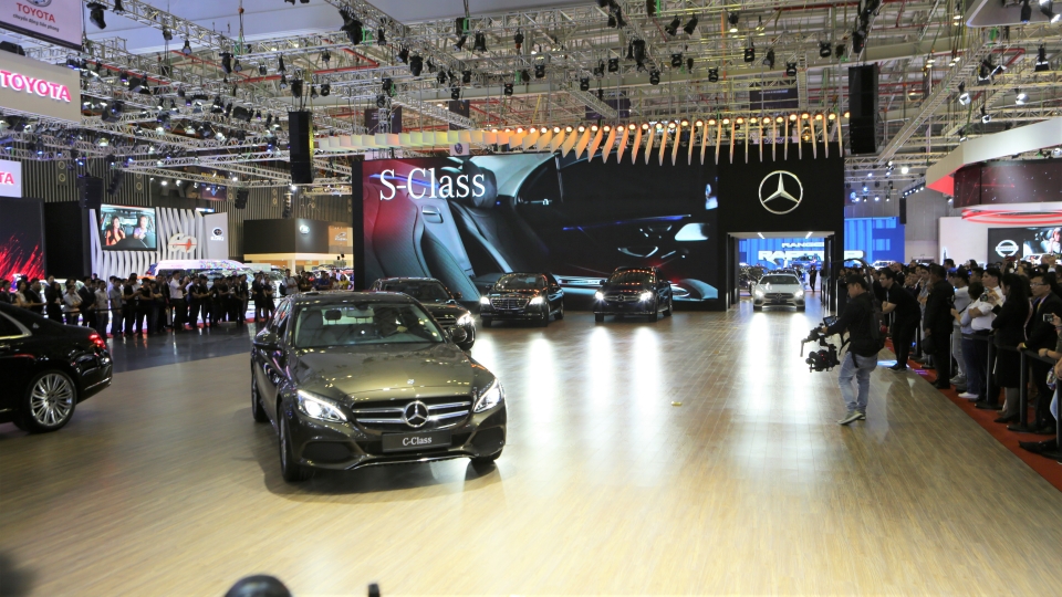 Mercedes-Benz mang dàn xe hùng hậu đến triển lãm VMS 2018 mercedes benz mang dan xe hung hau den trien lam