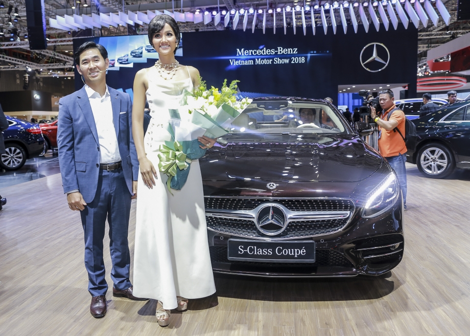 Mercedes-Benz mang dàn xe hùng hậu đến triển lãm VMS 2018 mercedes benz mang dan xe hung hau den trien lam
