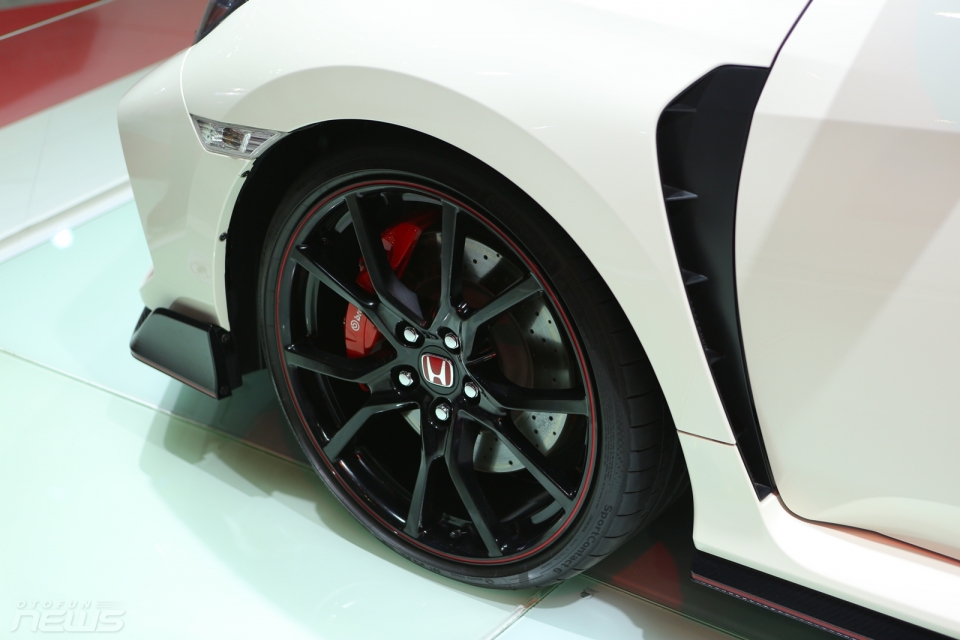 Honda Civic Type R - xe dẫn động cầu trước mạnh nhất trong lịch sử honda civic type r chiec xe dan dong cau truoc manh nhat trong lich su