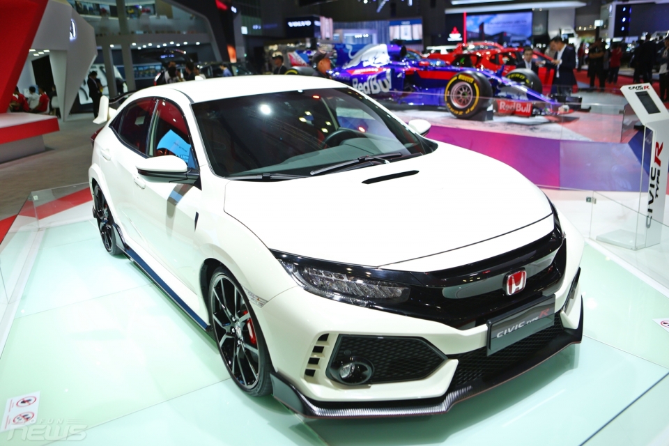 Honda Civic Type R - xe dẫn động cầu trước mạnh nhất trong lịch sử honda civic type r chiec xe dan dong cau truoc manh nhat trong lich su