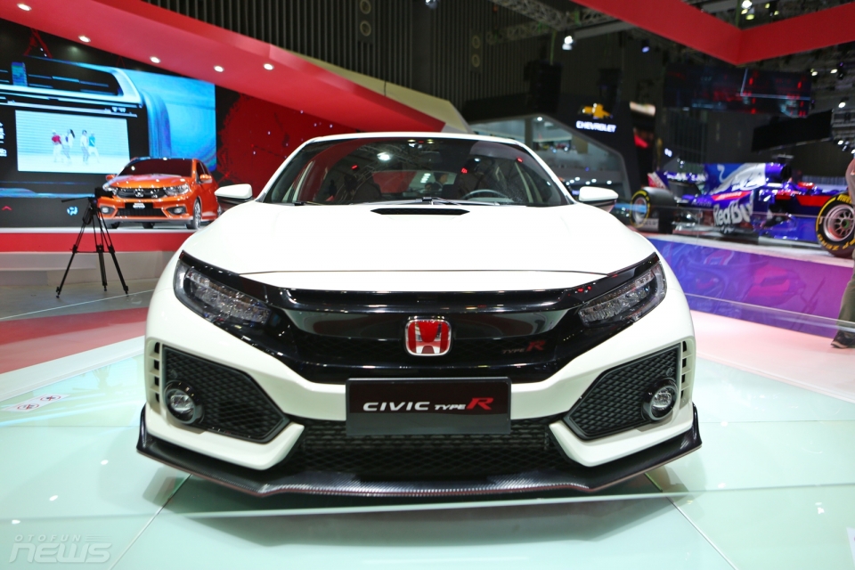 Honda Civic Type R - xe dẫn động cầu trước mạnh nhất trong lịch sử honda civic type r chiec xe dan dong cau truoc manh nhat trong lich su