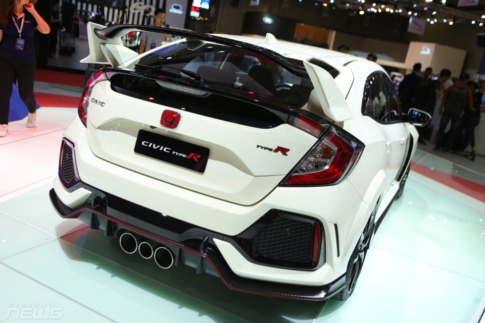 Honda Civic Type R - xe dẫn động cầu trước mạnh nhất trong lịch sử honda civic type r chiec xe dan dong cau truoc manh nhat trong lich su