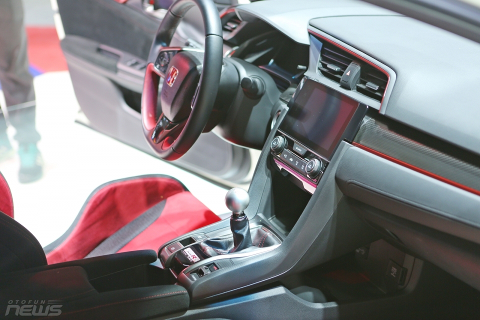 Honda Civic Type R - xe dẫn động cầu trước mạnh nhất trong lịch sử honda civic type r chiec xe dan dong cau truoc manh nhat trong lich su