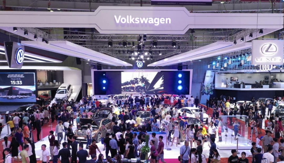 da co 30 nguoi dat mua volkswagen touareg du xe chua co gia chinh thuc