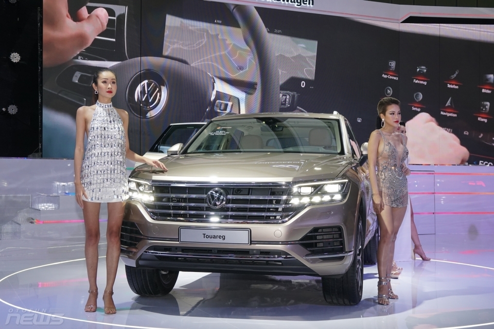da co 30 nguoi dat mua volkswagen touareg du xe chua co gia chinh thuc