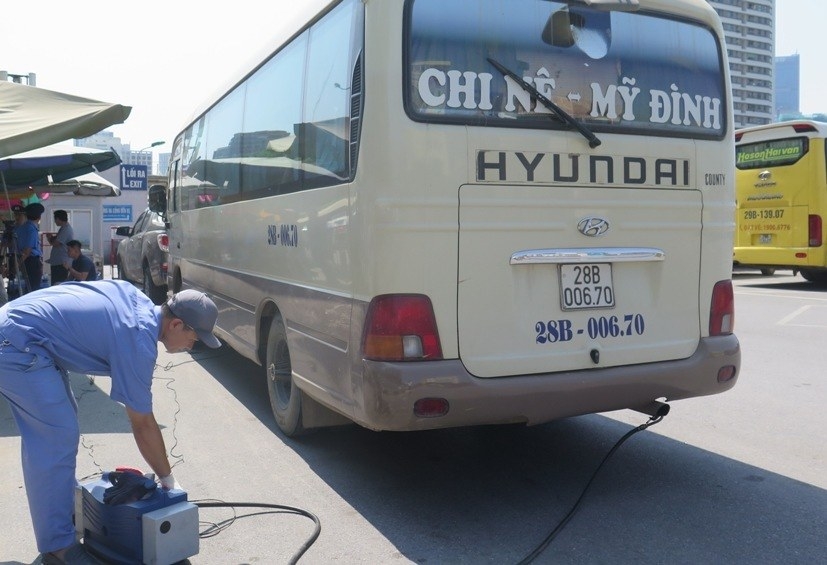 Ô tô còn hạn đăng kiểm bị phát hiện “trượt” khí thải, xử lý thế nào? o to con han dang kiem bi phat hien truot khi thai xu ly the nao