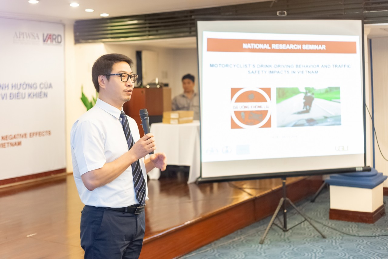 90% thủ phạm gây ra TNGT là người đi xe máy sau khi uống rượu bia 90 thu pham gay ra tngt la nguoi di xe may sau khi uong ruou bia